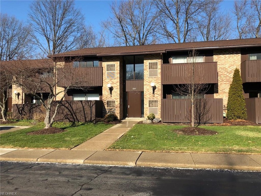 Charming condo located in the heart of Cleveland Heights