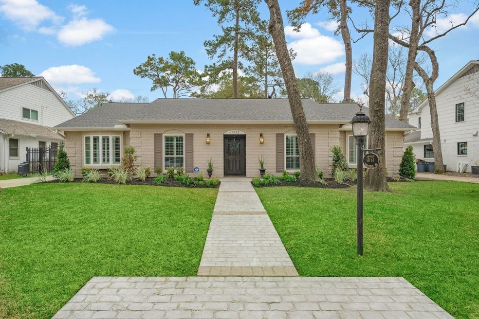 13722 Pebblebrook Dr, Houston, TX 77079 - photo 1