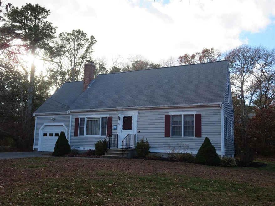 811 W Yarmouth Rd, Yarmouth Port, MA 02675 - photo 1