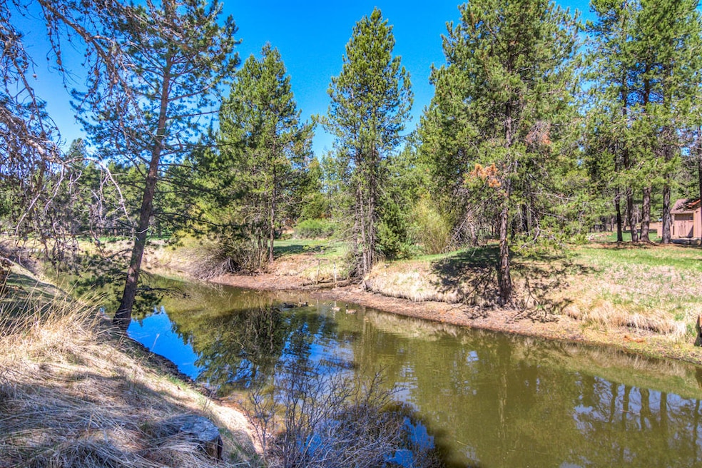 17076 Island Loop Way Bend, OR 97707