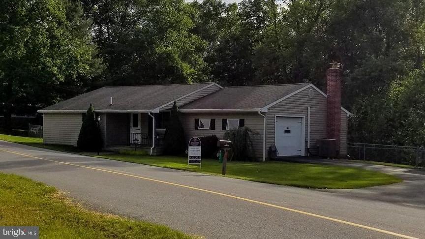 4021 Creekside Dr, Chambersburg, PA 17202 - photo 1