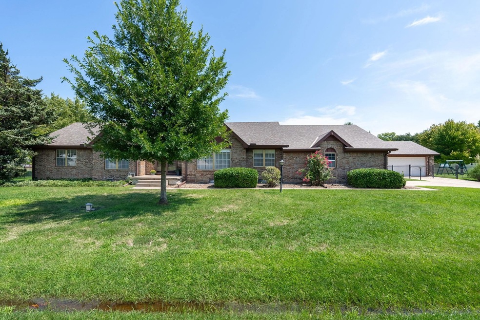 1400 S Fieldcrest~HOME!
