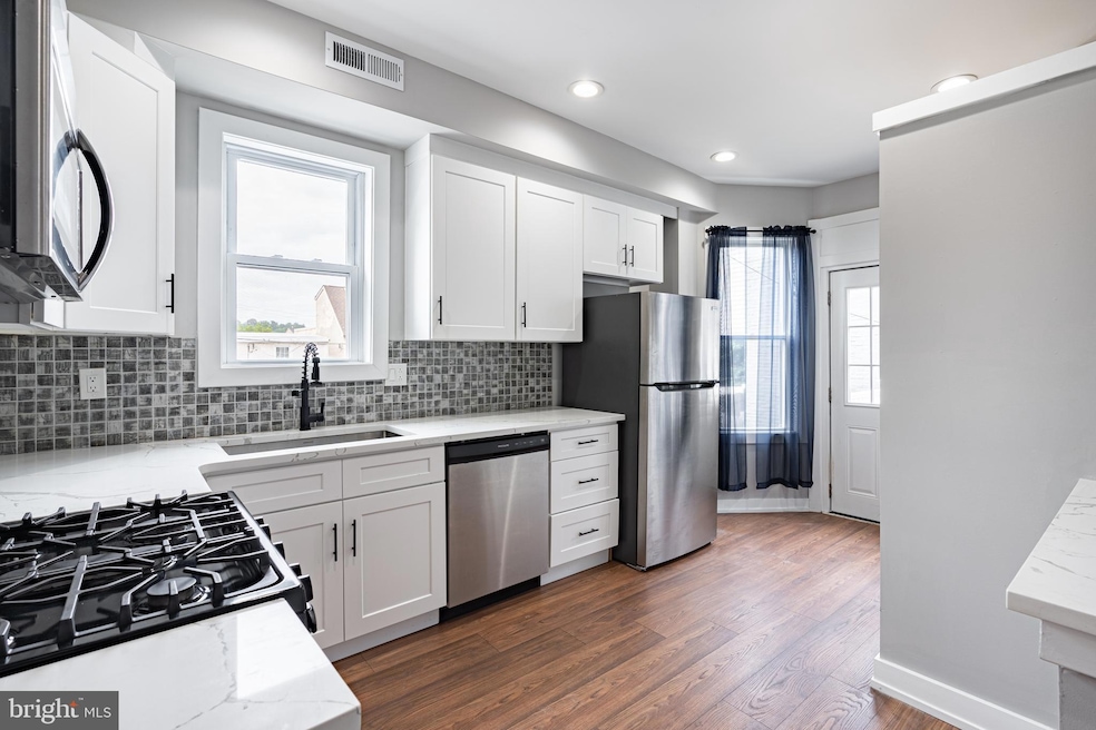 168 Green Ln unit 2, Philadelphia, PA 19127 - photo 1