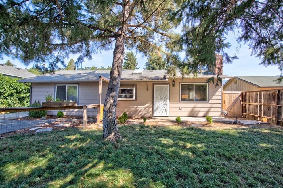 1006 NW Bellevue Place, Grants Pass, OR 97526 - photo 1