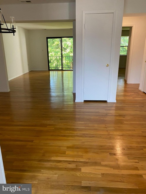 901 Silver Ct, Hamilton Square, NJ 08690 - photo 1