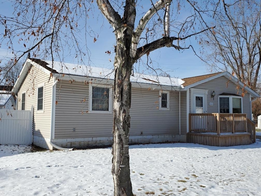 816 Virginia Ave, Marysville, MI 48040 - photo 1