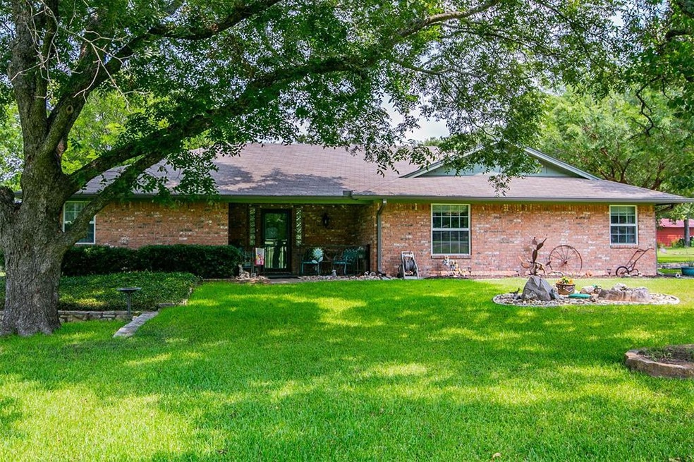 220 De la Cruz St, Weatherford, TX 76085 - photo 1