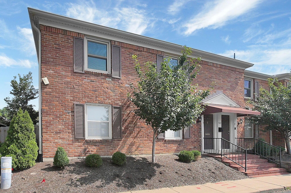 2-web-or-mls-922-chatham-lane-unit-a