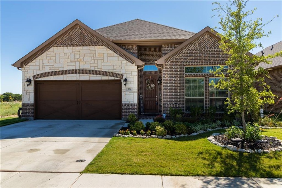 Gorgeous Brick & Stone Home with Carriage House Ga