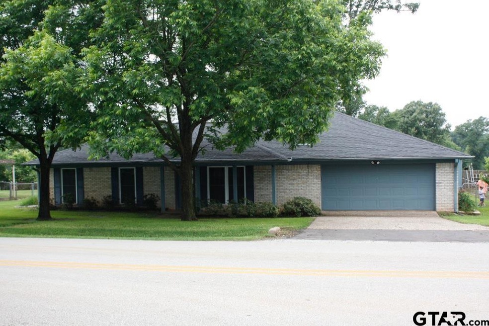 10524 Creek Bend Dr, Tyler, TX 75707 - photo 1