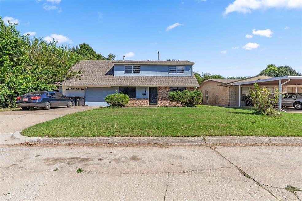 712 Penn Ln, Moore, OK 73160 - photo 1