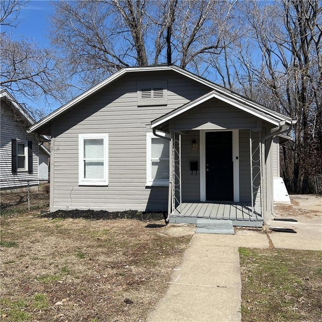 3004 E 72nd St, Kansas City, MO 64132 - photo 1