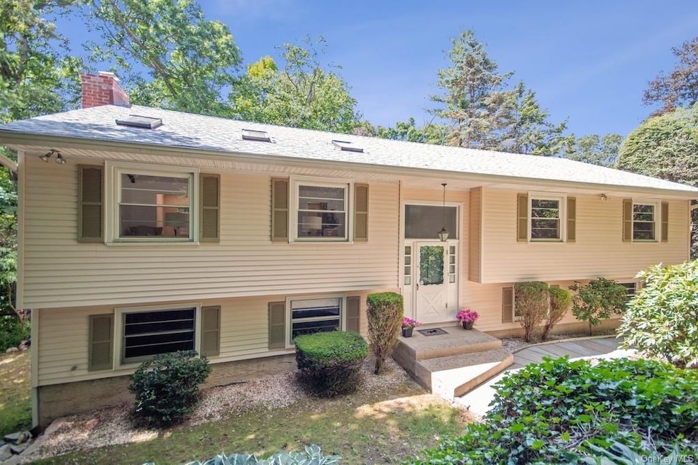 112 Whitson Rd, Briarcliff Manor, NY 10510 - photo 1