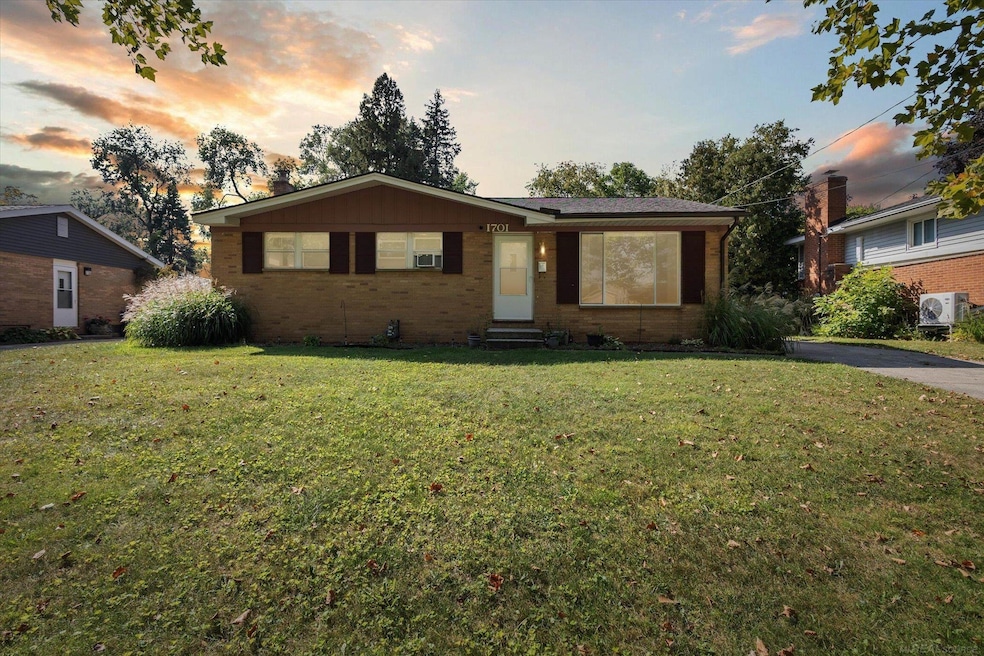 1701 Carlton Ave NE, Grand Rapids, MI 49505 - photo 1