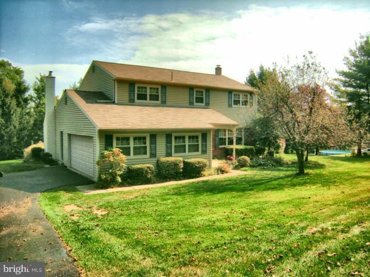 5731 Chestnut Hill Rd, Coopersburg, PA 18036 - photo 1