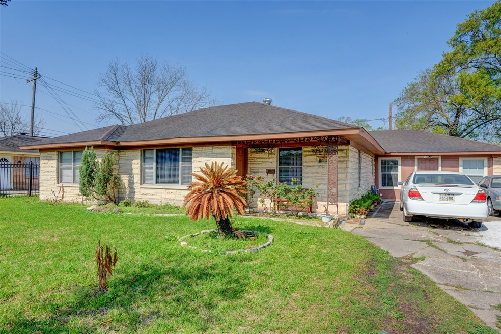 3626 Broad St, Houston, TX 77087 - photo 1