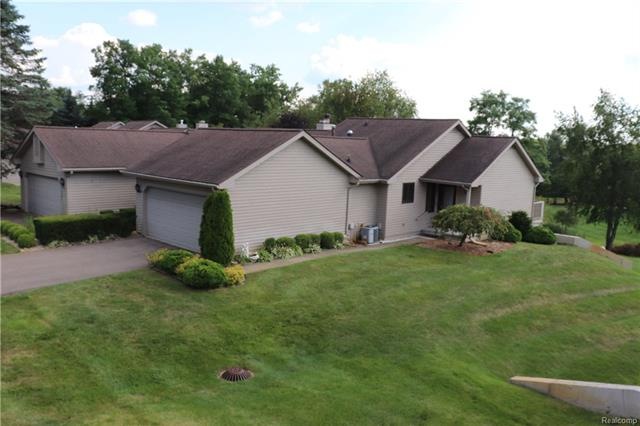 Ranch condo duplex with Dixie Lake Frontage!