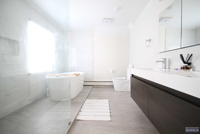 167 Concord Dr, River Edge, NJ 07661 - photo 1