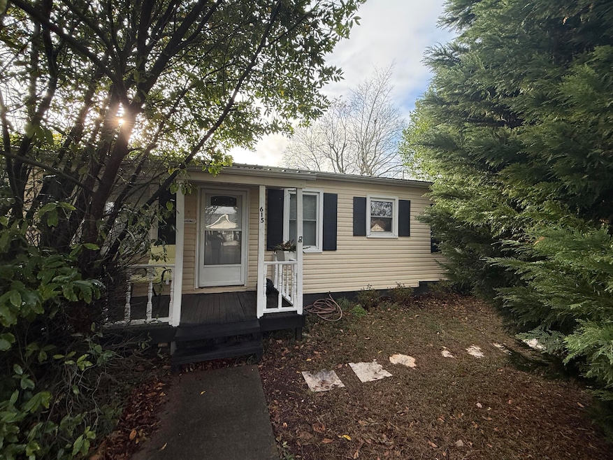 615 Jefferson Terrace NE, Aiken, SC 29801 - photo 1