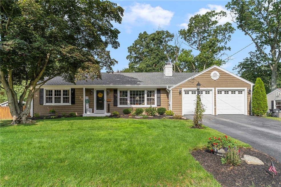 111 Lancaster Ave, Warwick, RI 02886 - photo 1