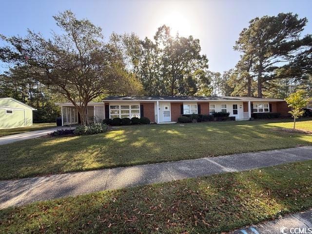 Ranch-style house with a front yard
