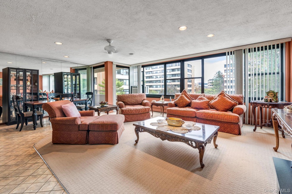 10-01 162nd St unit 4A, Whitestone, NY 11357 - photo 1