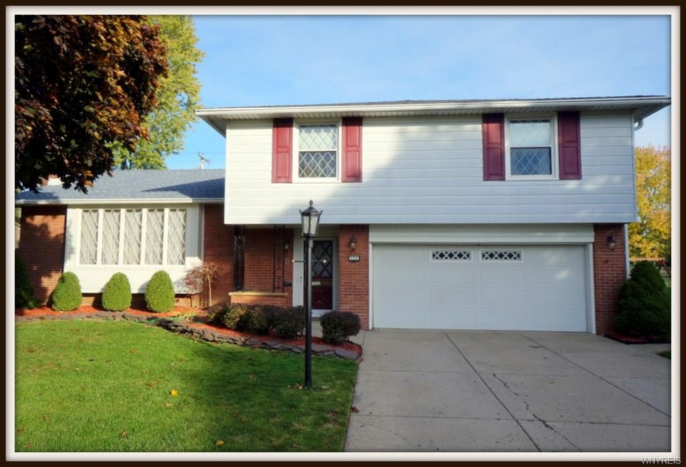 Welcome to 111 Fairways Blvd.