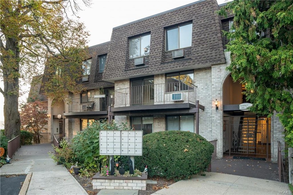 313 Kemeys Ave unit 313, Briarcliff Manor, NY 10510 - photo 1