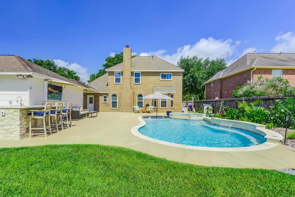 2503 Sarasota Dr, Friendswood, TX 77546 - photo 1