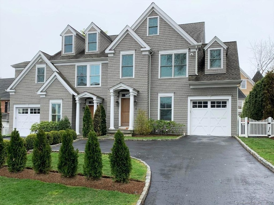 9 E Maple St unit 9, New Canaan, CT 06840 - photo 1