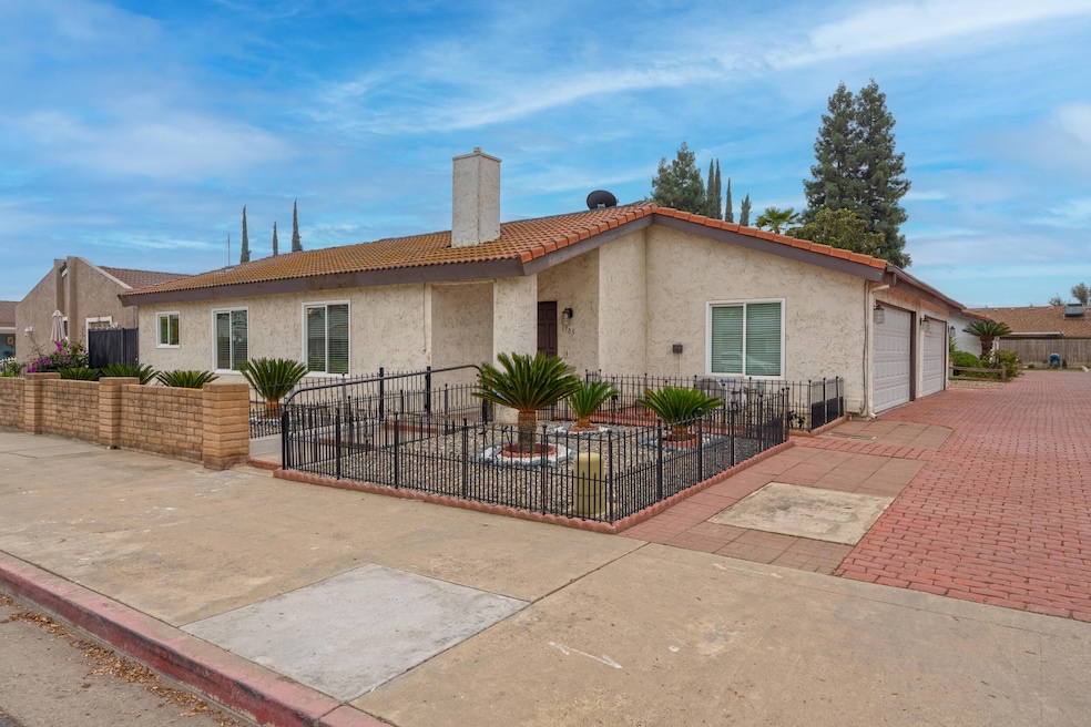 1705 E Cross Ave, Tulare, CA 93274 - photo 1