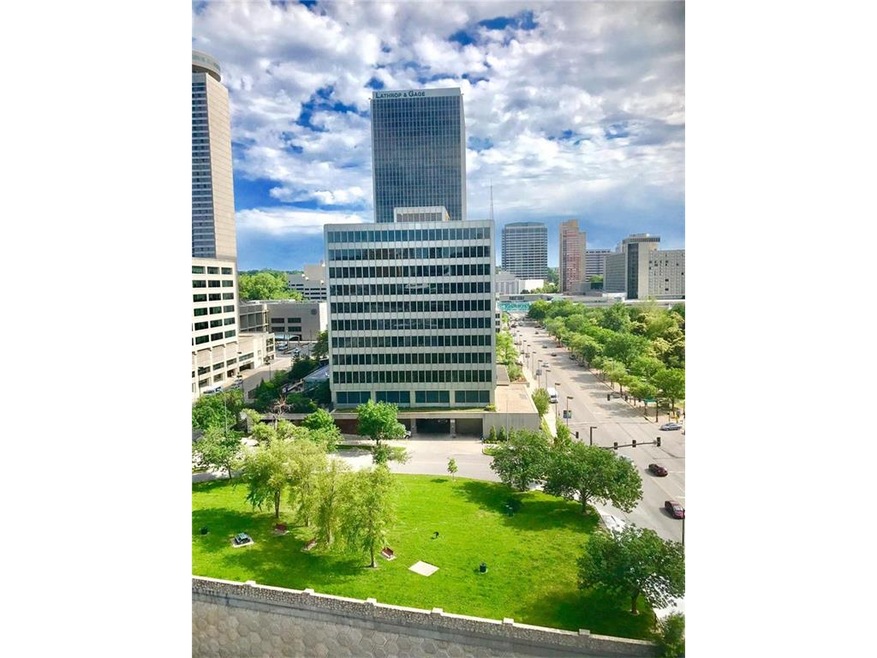 2107 Grand Blvd unit 1009, Kansas City, MO 64108 - photo 1