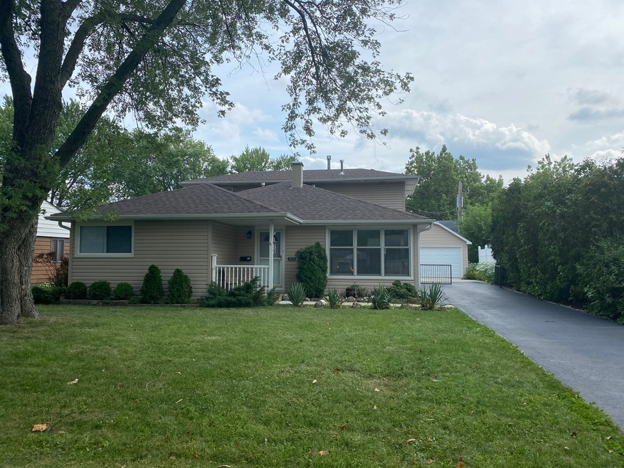 3715 Wren Ln, Rolling Meadows, IL 60008 - photo 1