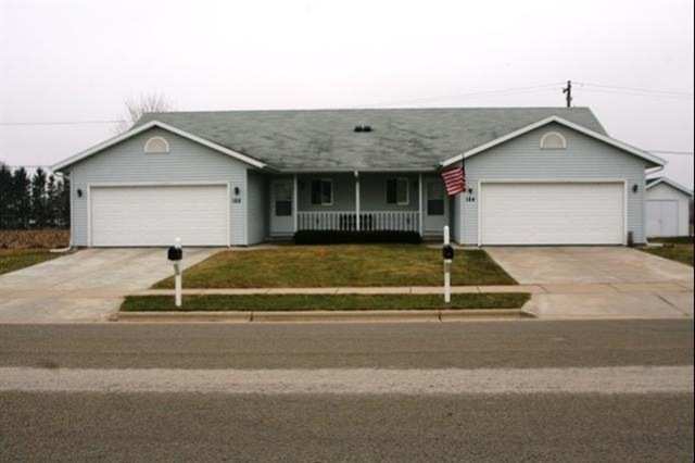 124 4th St, Brooklyn, WI 53521 - photo 1