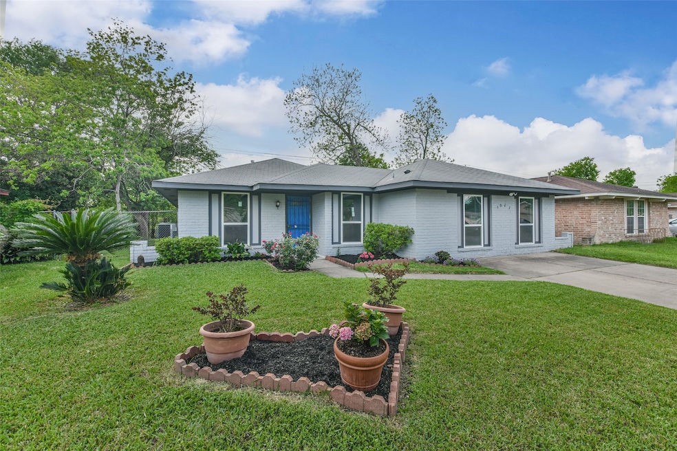 9011 Donley Dr, Houston, TX 77088 - photo 1