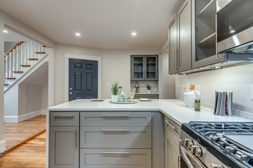 8 Gardner St unit 3, Salem, MA 01970 - photo 1