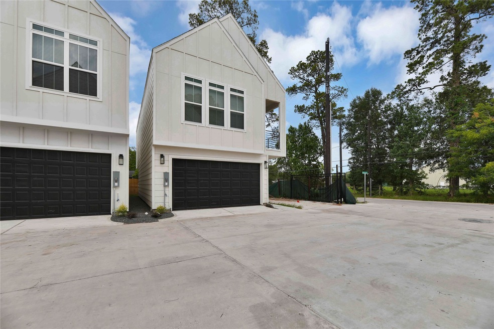 5727 White Magnolia St, Houston, TX 77091 - photo 1