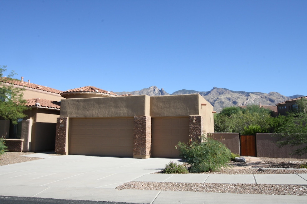 4bdr/2ba w/3 car Garage