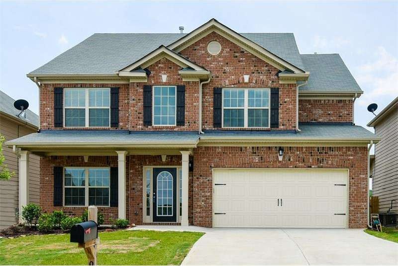 Gorgeous 5 bedroom, 3 bathroom home in lovely swim