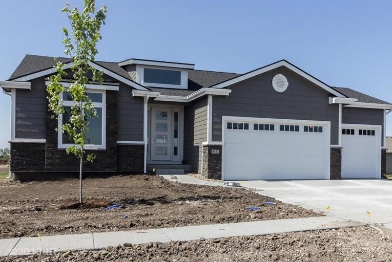 9523 Rushbrook Dr, Johnston, IA 50131 - photo 1
