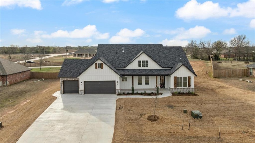 10638 Corbin Dr, Shawnee, OK 74804 - photo 1