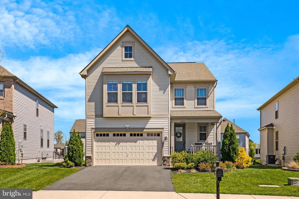 42526 Oxford Forest Cir, Chantilly, VA 20152 - photo 1