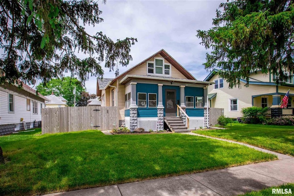 1922 Wilkes Ave, Davenport, IA 52804 - photo 1