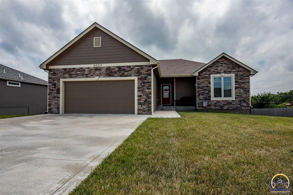 8009 SW 28th Cir, Topeka, KS 66614 - photo 1