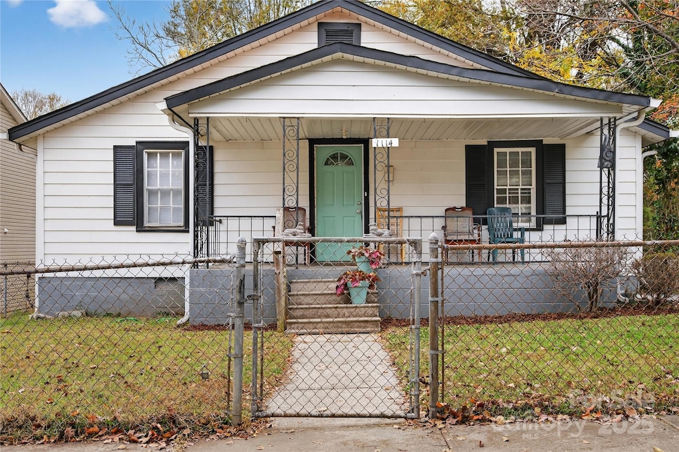 1114 Wilson W Lee Blvd, Statesville, NC 28677 - photo 1