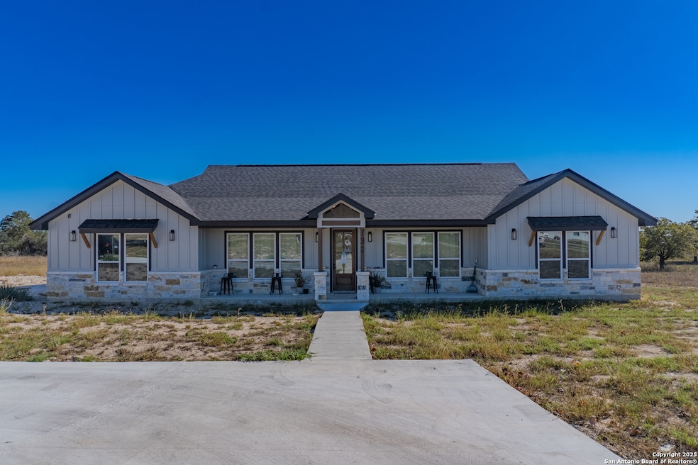 732 Lake Valley Dr, La_vernia, TX 78121 - photo 1