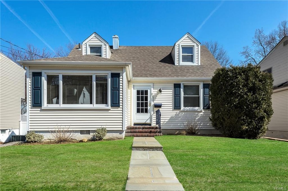 21 Cantitoe Rd, Yonkers, NY 10710 - photo 1