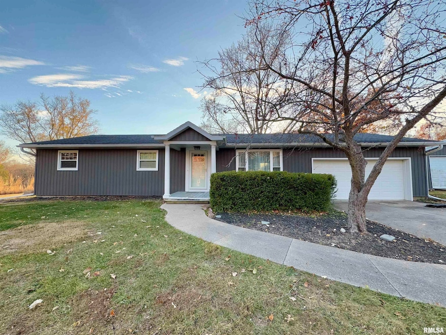 8 Woodland Ln, Macomb, IL 61455 - photo 1