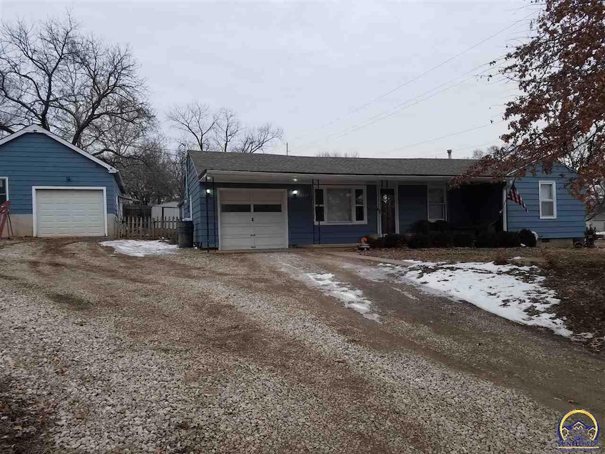 6624 NW Elmont Rd, Topeka, KS 66618 - photo 1