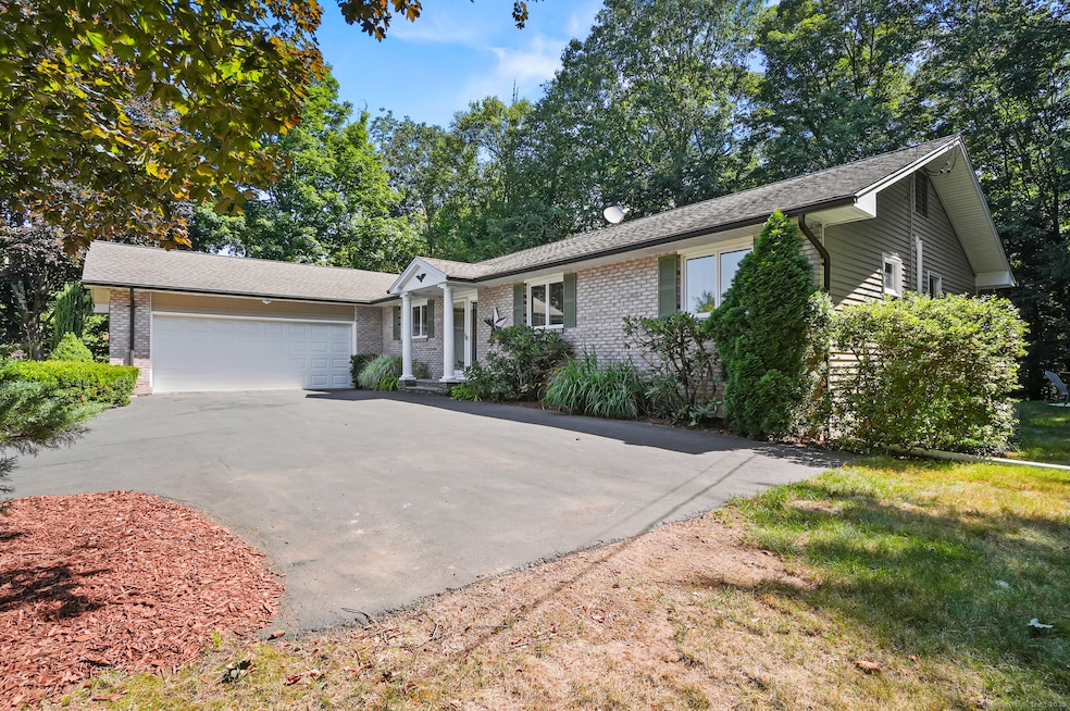 1016 Split Rock Rd, Cheshire, CT 06410 - photo 1